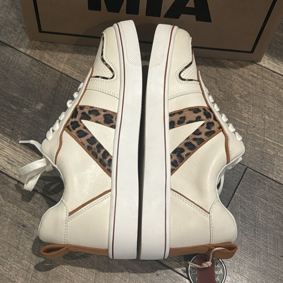 New authentic Mia leopard print signature sneakers MISMATES 7.5 8 display - Picture 6 of 11
